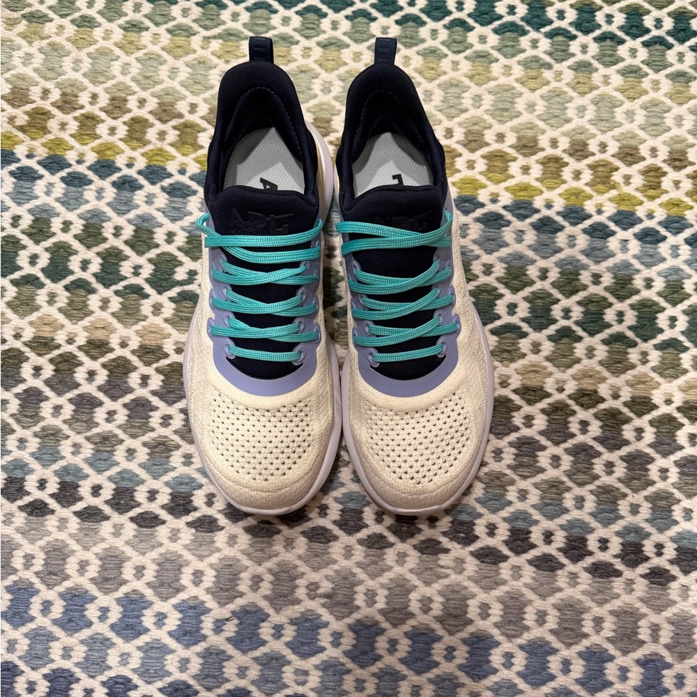 APL tech loom sneakers size 7 like new